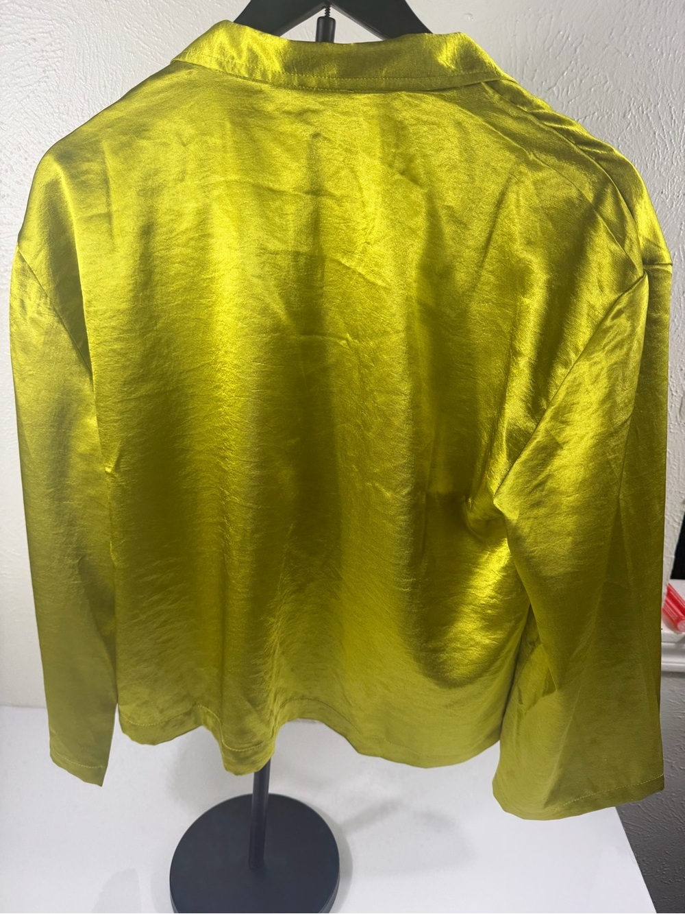 Calligraphie Chartreuse Satin Button Front Blouse Women’s Size M - Picture 3 of 8